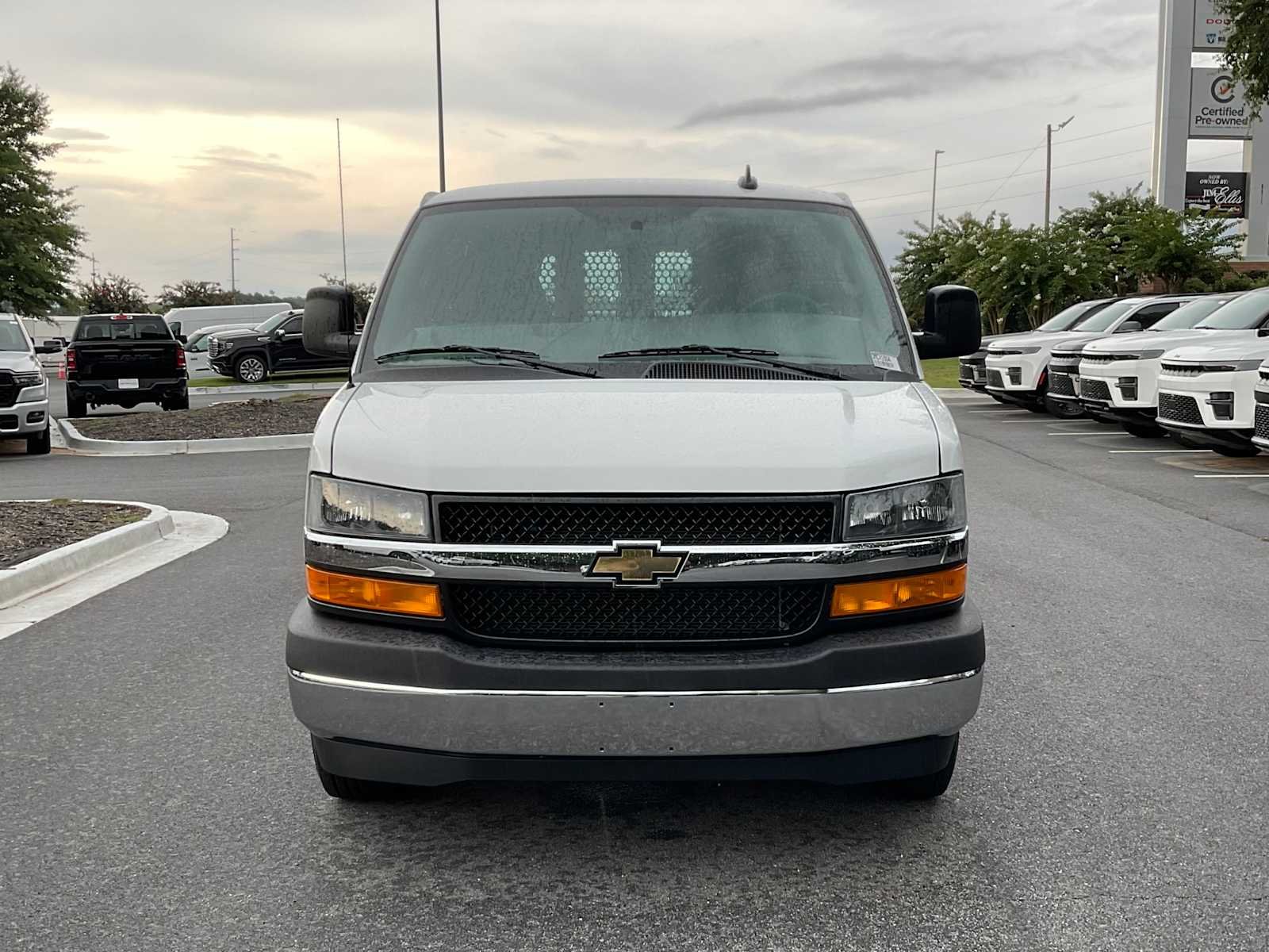 Used 2025 Summit White Chevrolet  image 8