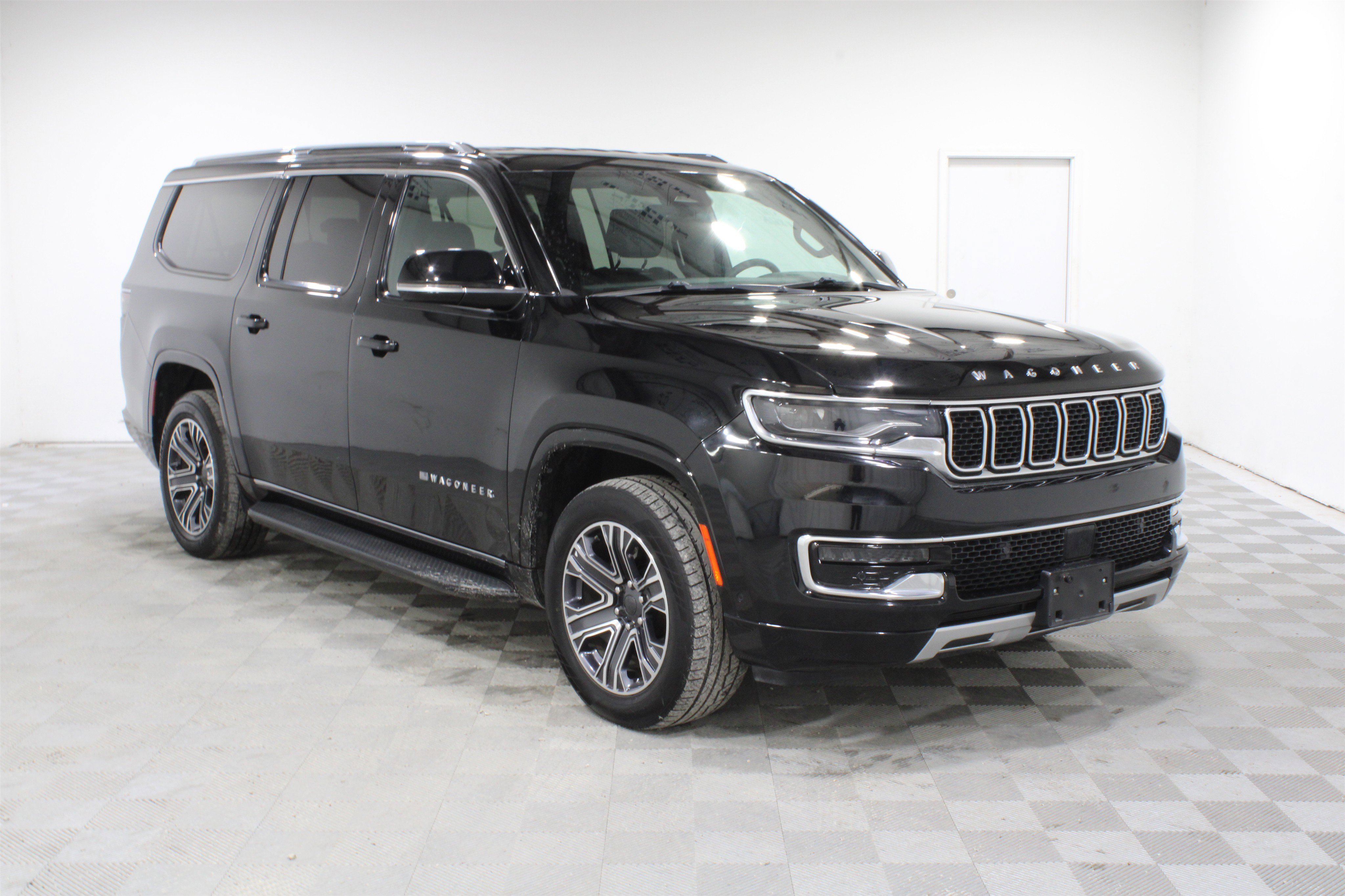 2024 Jeep Wagoneer L's photo