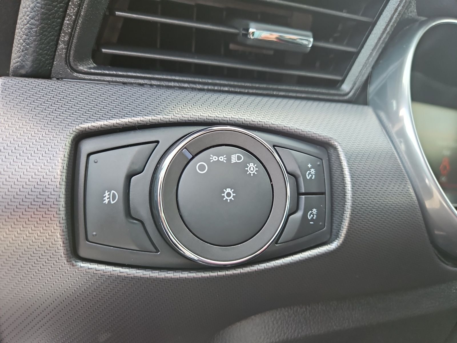 Used 2019 Silver Ford GT Premium image 22