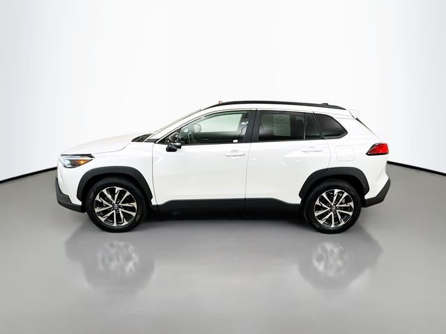 Used 2025 Beige Toyota XLE image 4