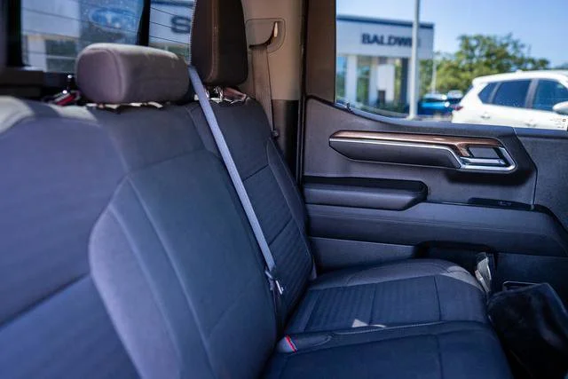 Used 2022 Silver Ice Metallic Chevrolet LT image 9