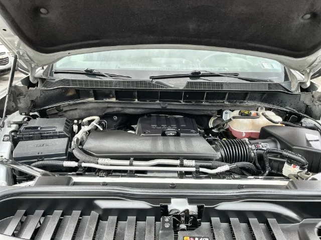Used 2022 White Chevrolet Custom image 19