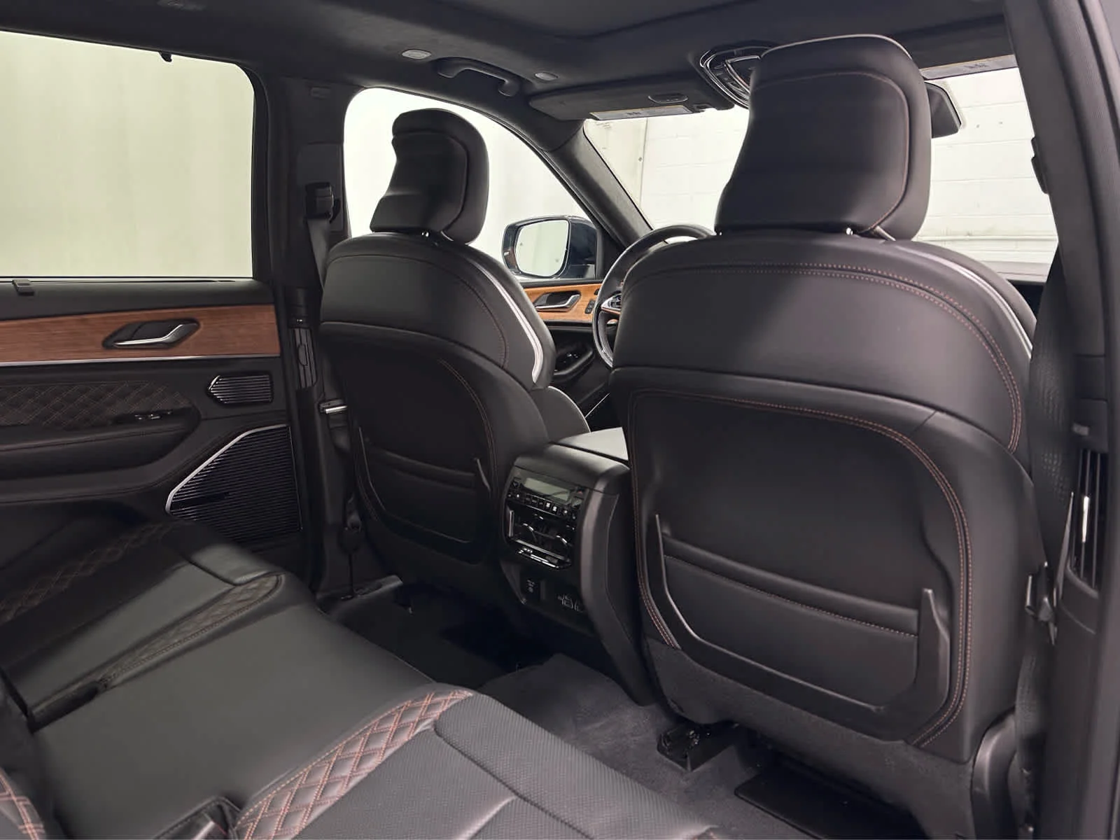 Used 2023 Midnight Sky Jeep Summit Reserve image 21