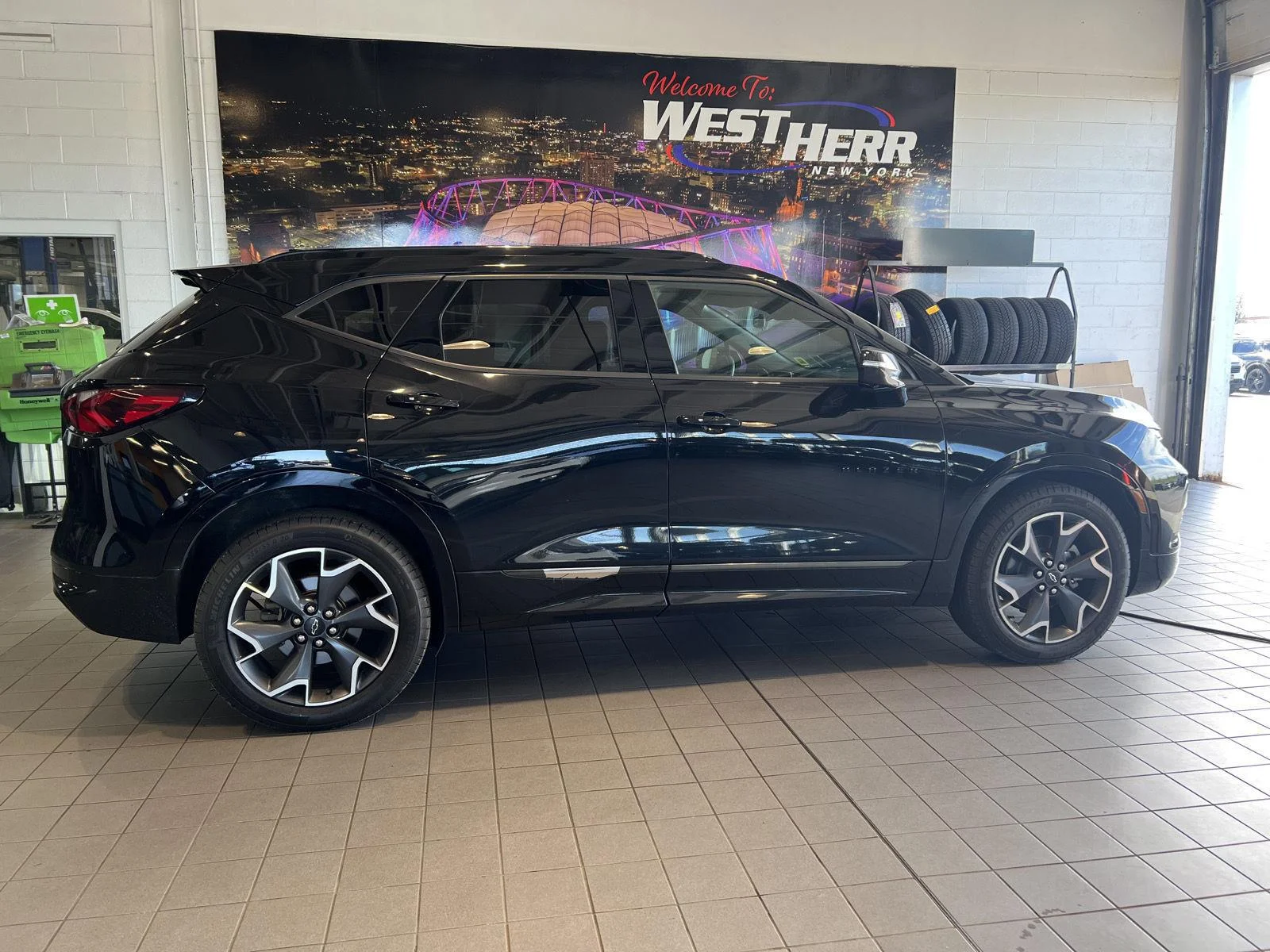 Used 2020 BLACK Chevrolet RS image 8