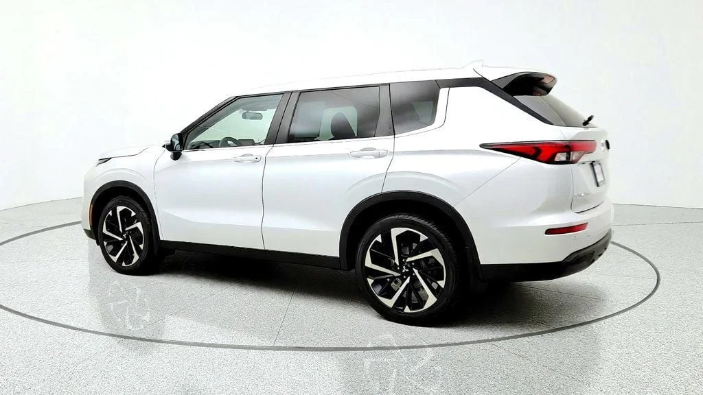 Used 2022 White Diamond Mitsubishi ES S-AWC w/ Convenience Package & 20