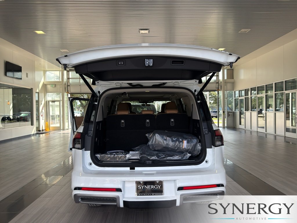 New 2027 Radiant White INFINITI LUXE image 34