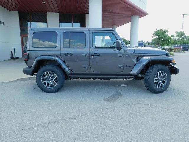 2025 Jeep Wrangler 4-Door Sahara - Photo 28
