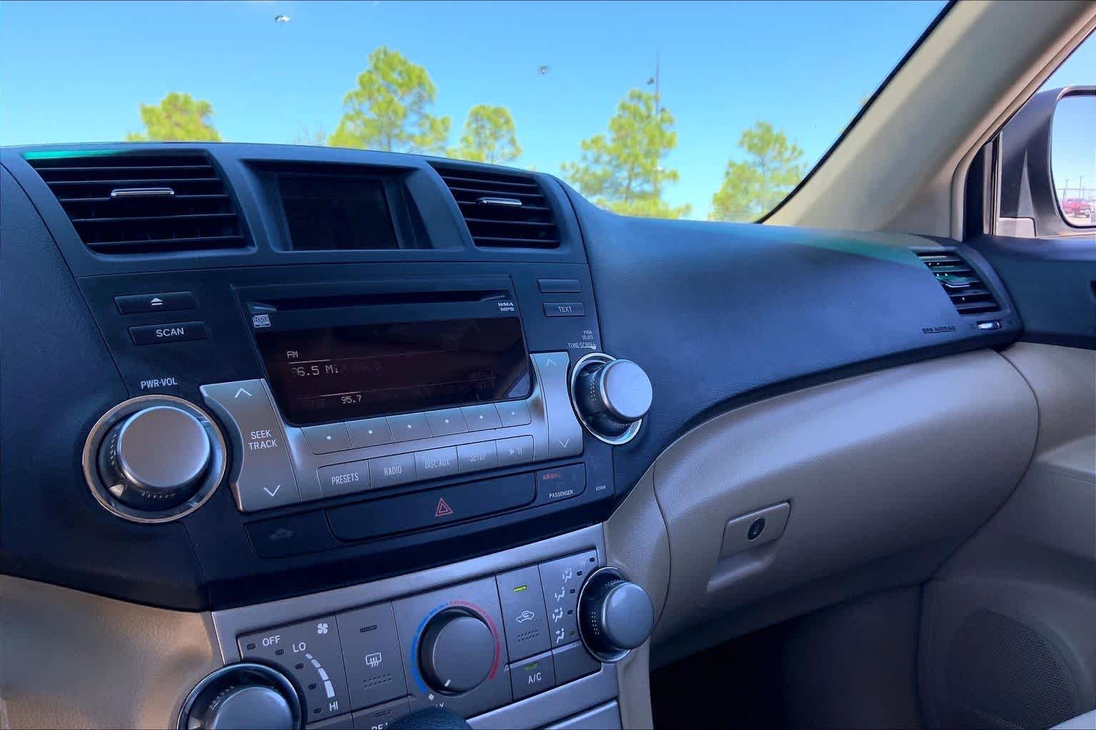 Used 2012 Blizzard Pearl Toyota  image 34