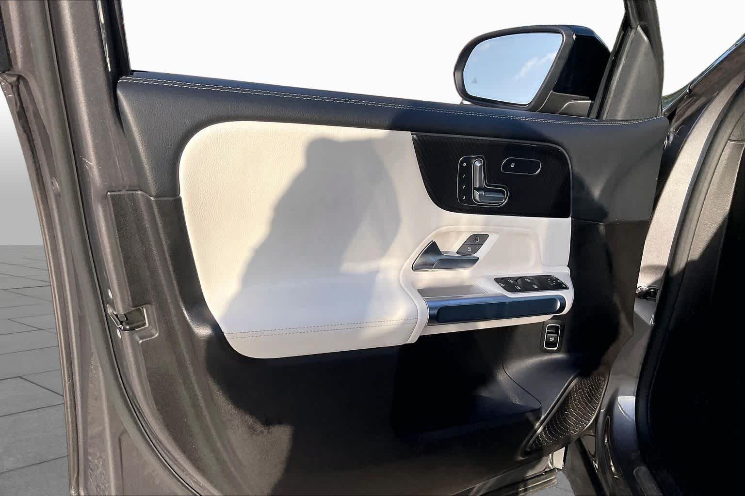 Used 2020 Mountain Grey Metallic Mercedes-Benz GLB 250 image 21