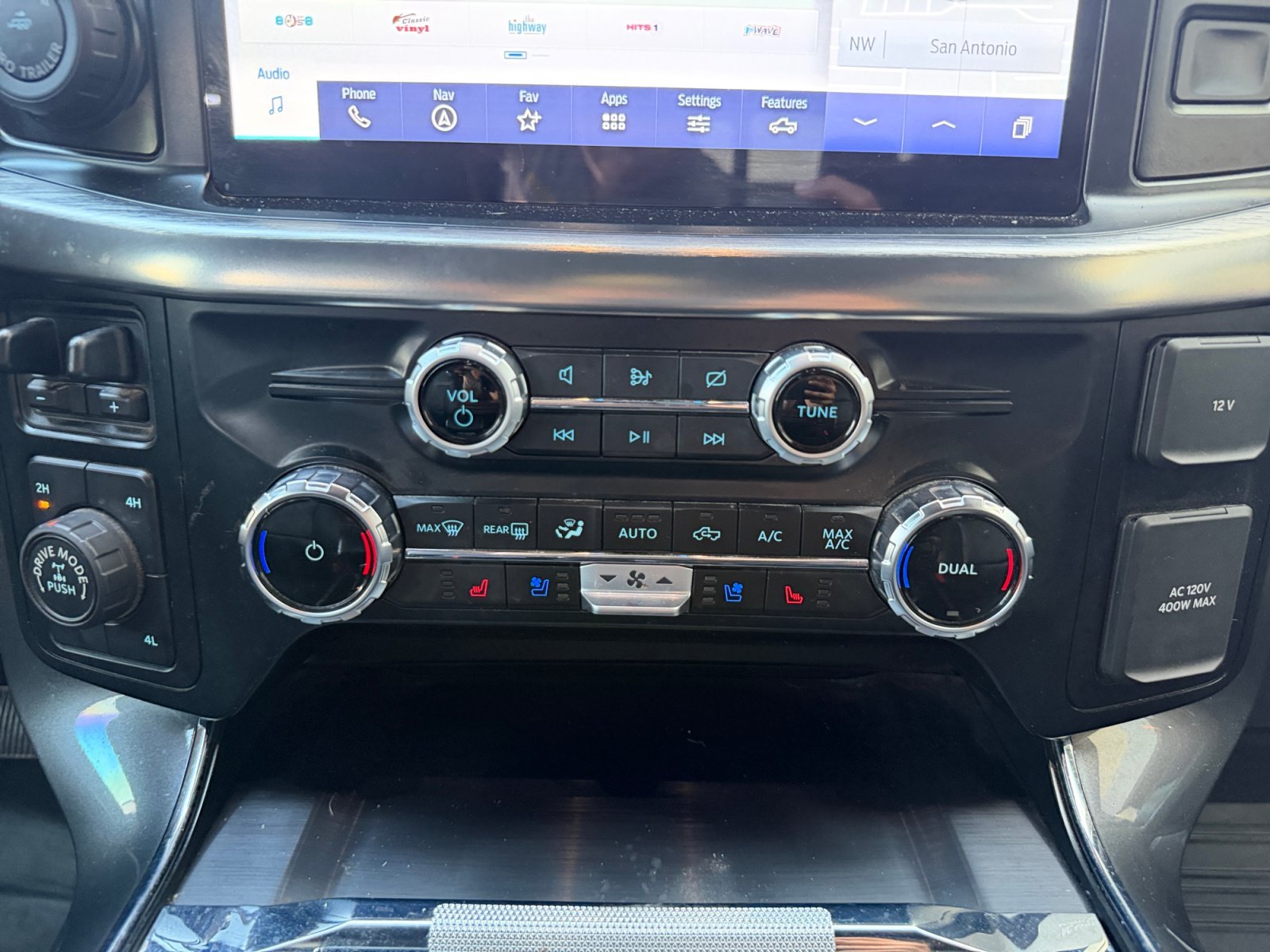 Used 2023 Agate Black Metallic Ford LARIAT image 22