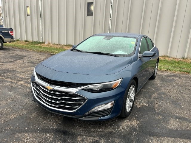 Used 2025 Lakeshore Blue Metallic Chevrolet LT image 1