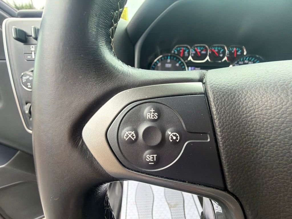 Used 2018 Gray Chevrolet LT image 28