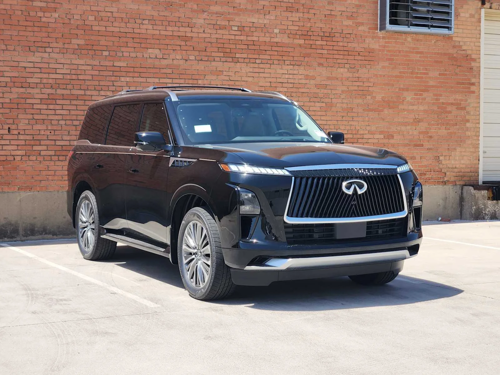 New 2027 BLACK OBSIDIAN INFINITI Luxe 2WD image 2