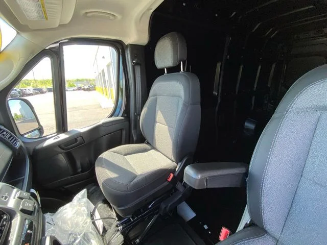 New 2026 Black Clear-Coat Exterior Paint RAM High Roof image 10