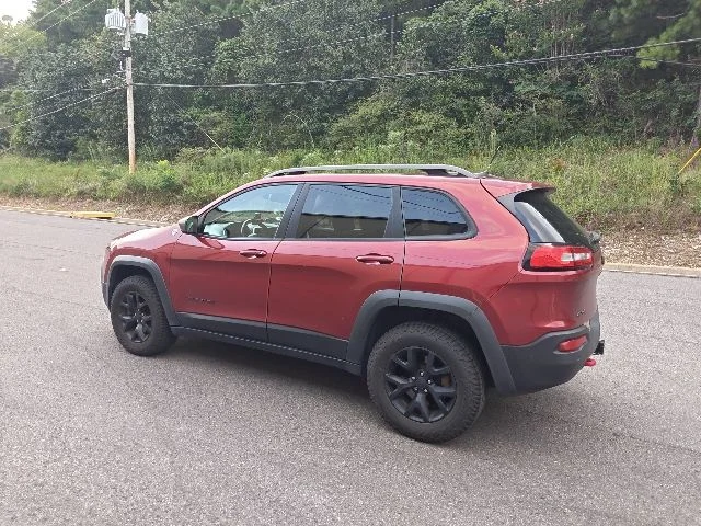 Used 2017 Red Jeep Trailhawk image 4