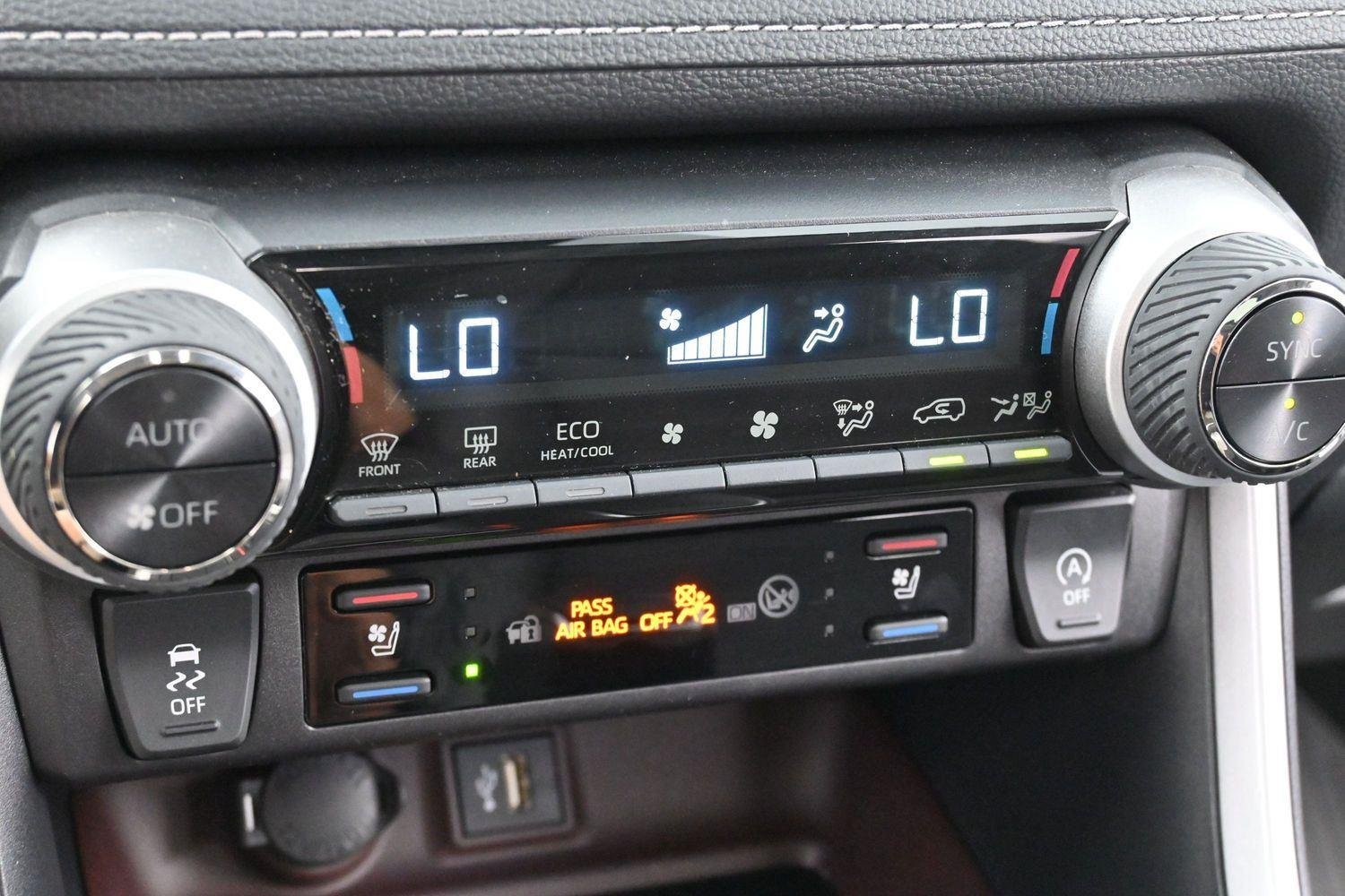 Used 2025 Wind Chill Pearl Toyota Limited image 26