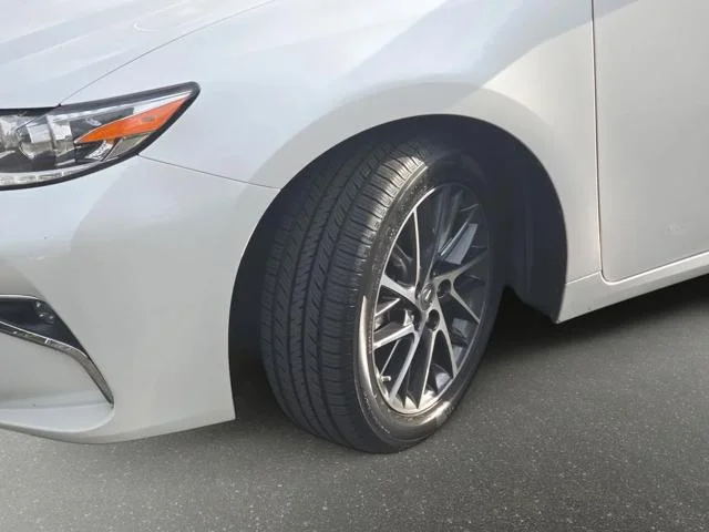 Used 2016 White Lexus 350 image 33