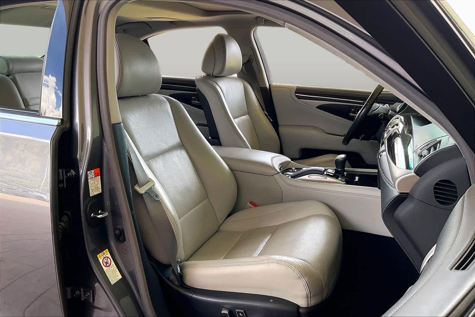 Used 2017 Nebula Gray Pearl Lexus  image 8