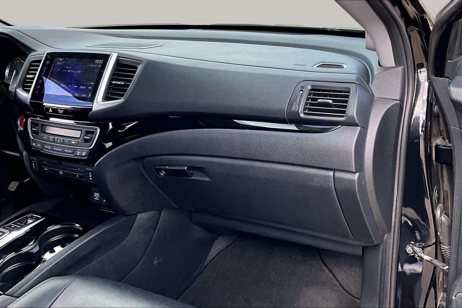 Used 2016 Crystal Black Pearl Honda Touring image 18