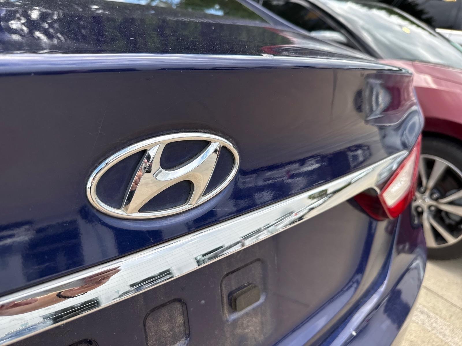 Used 2011 Pacific Blue Pearl Hyundai GLS image 22