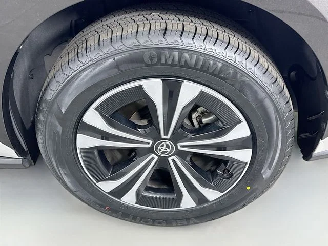 Certified Used 2024 Silver Toyota XLE image 33