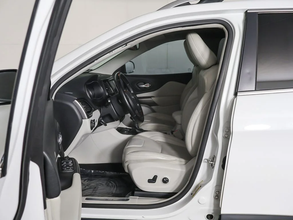 Used 2020 White Jeep Limited image 29