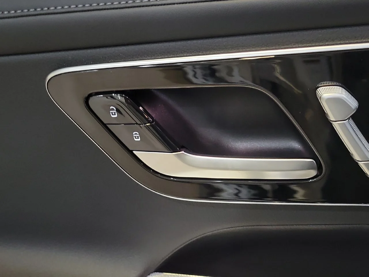 New 2027 MANUFAKTUR Moonlight White Metallic Mercedes-Benz AMG® GLC 53 4MATIC+ SUV image 24