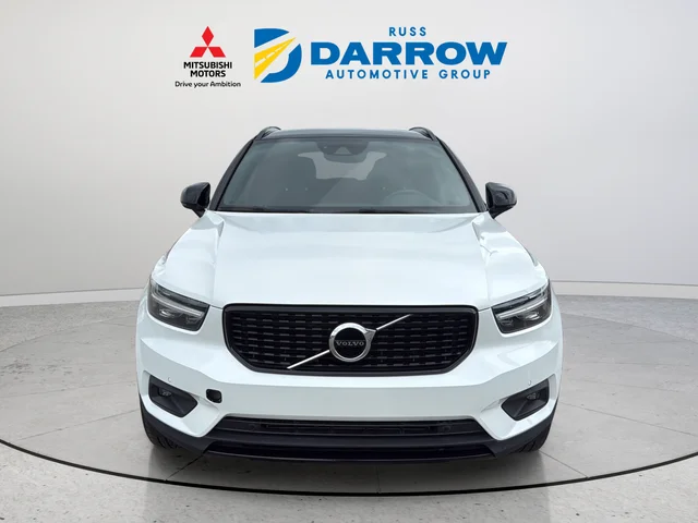 Used 2019 White Volvo R-Design image 8