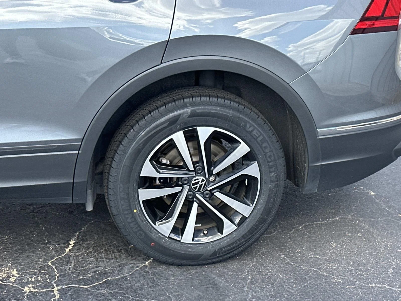Used 2024 Gray Volkswagen S image 9