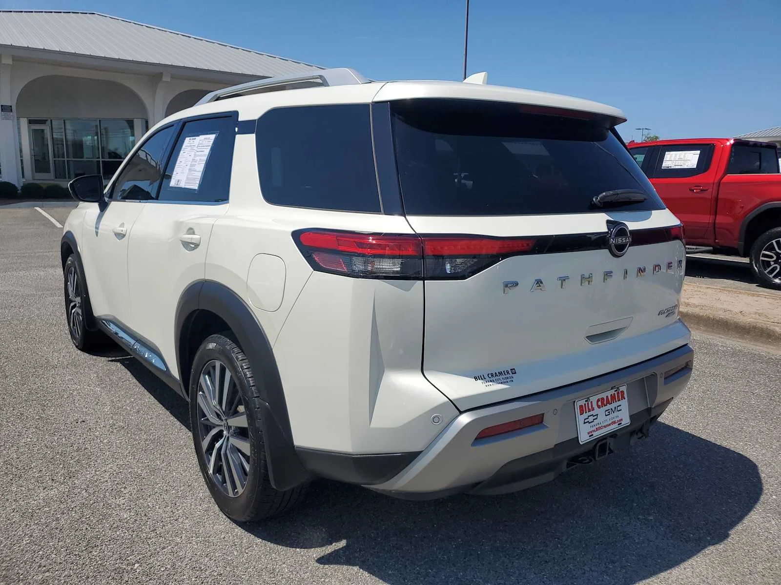 Used 2022  Nissan Platinum image 3