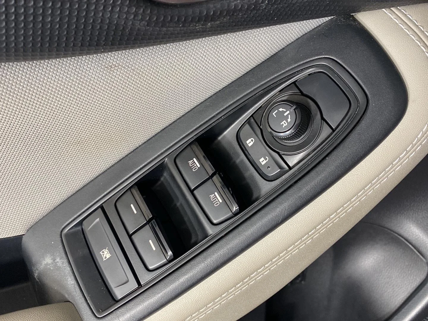 Used 2022 Horizon Blue Pearl Subaru Premium image 30