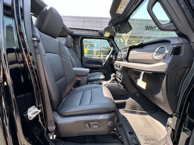 2025 Jeep Wrangler 4-Door Sahara - Photo 31