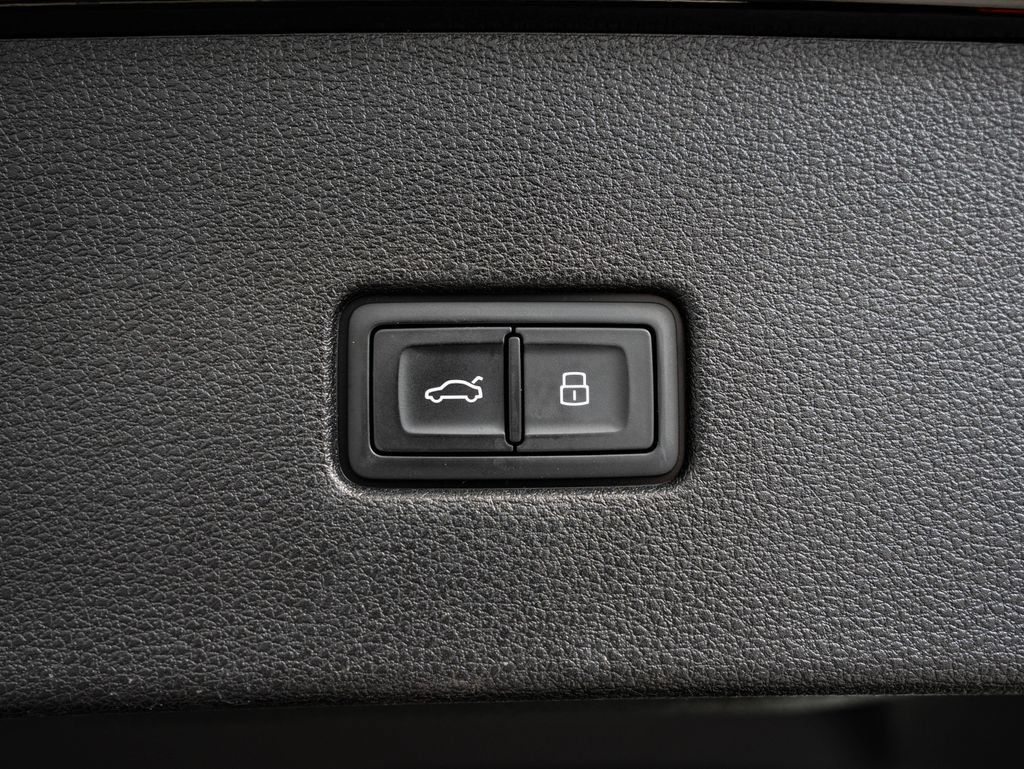 Used 2022 Mythos Black Metallic Audi 55 Premium Plus image 21