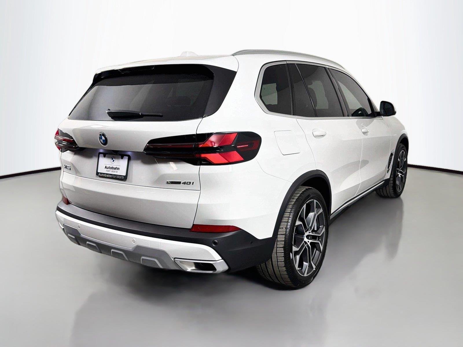 New 2026 Alpine White BMW sDrive40i image 5