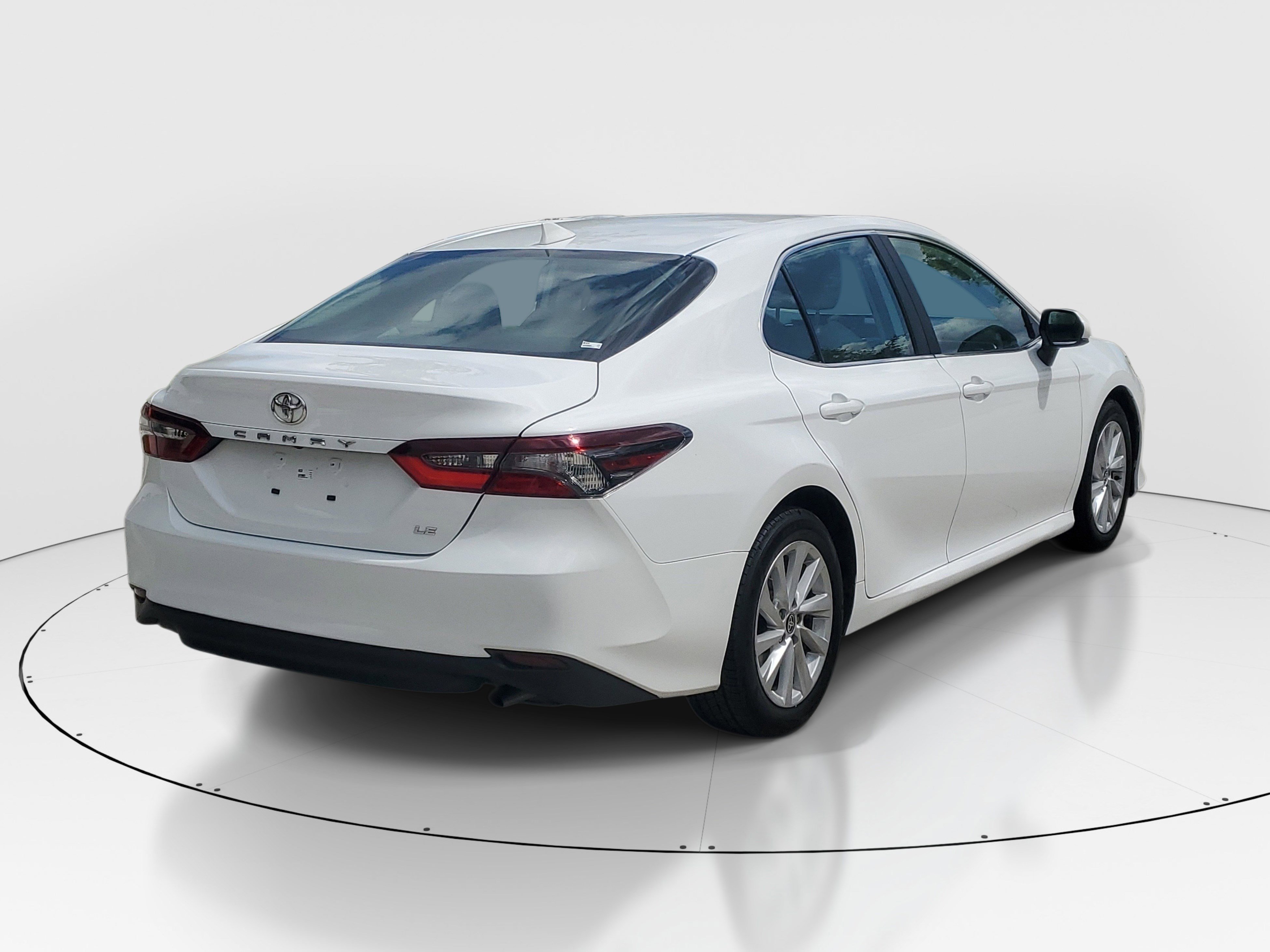 Used 2023 Ice Toyota LE image 3