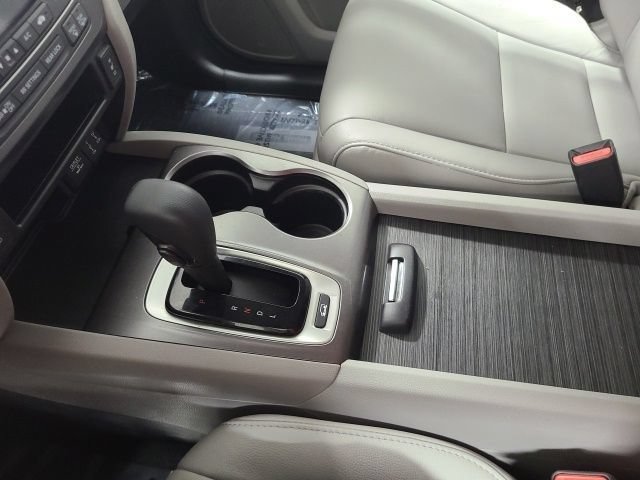 Certified Used 2018 Lunar Silver Metallic Honda EX-L image 31