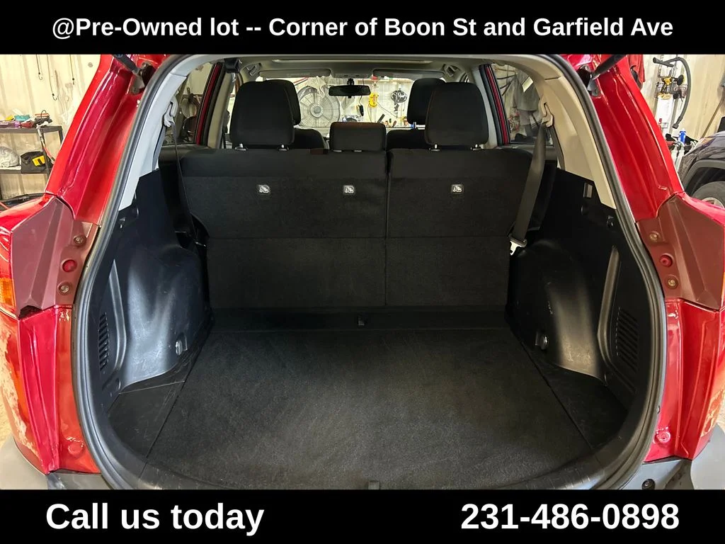 Used 2013 Red Toyota XLE image 22