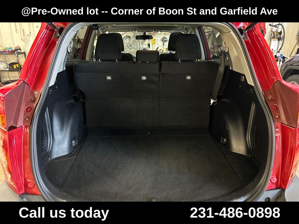 Used 2013 Red Toyota XLE image 22