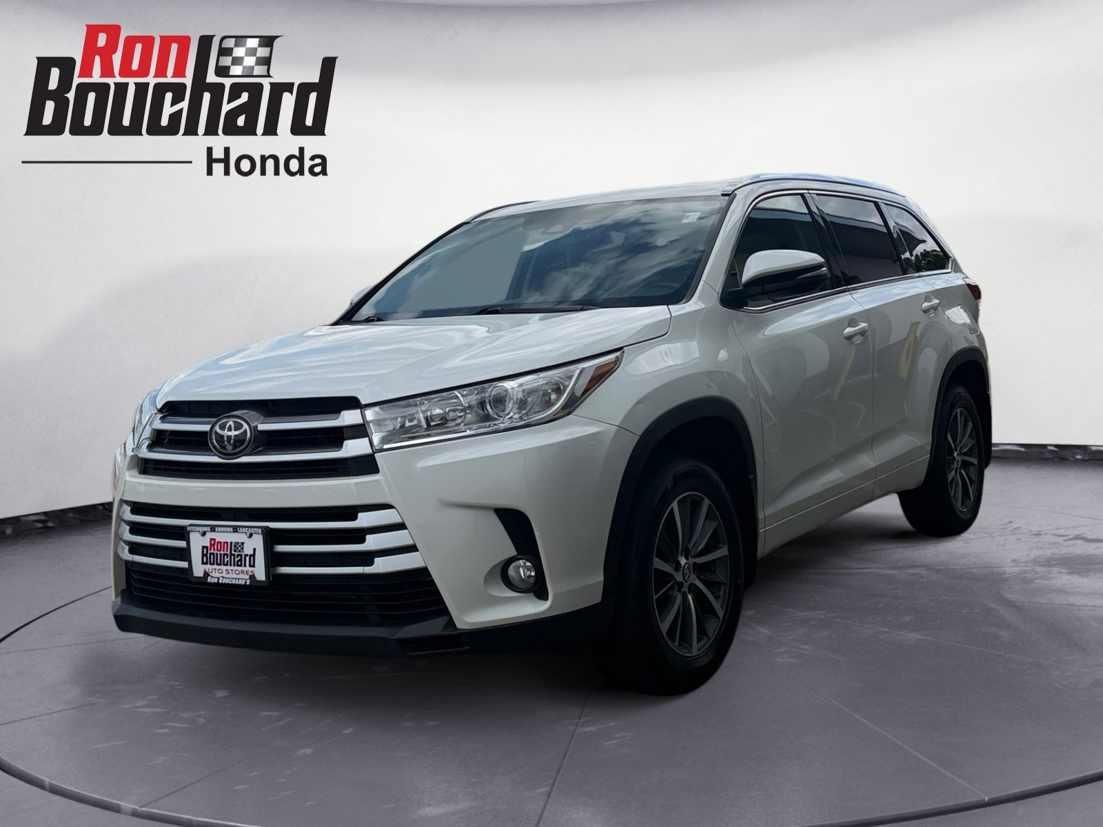 Used 2017 Blizzard Pearl Toyota XLE image 5