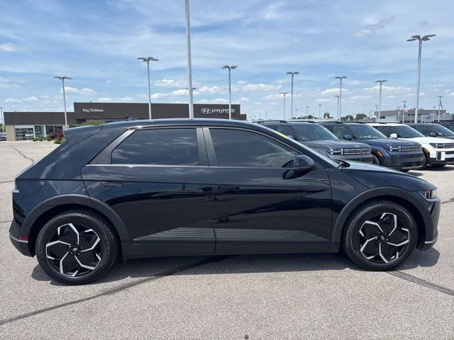 Used 2023 Abyss Black Hyundai SEL image 5