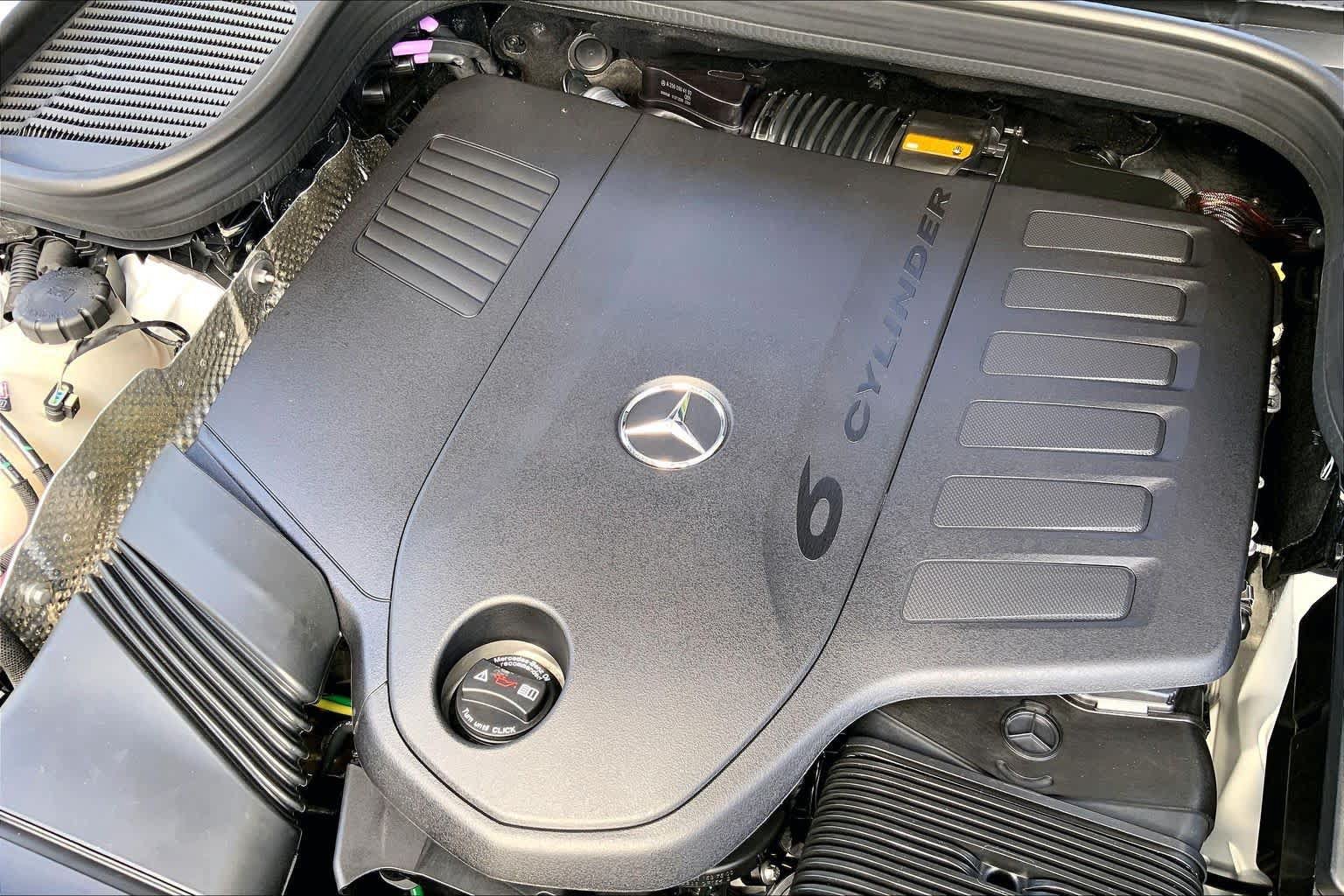 New 2027 MANUFAKTUR Moonlight White Metallic Mercedes-Benz GLE 450 image 27