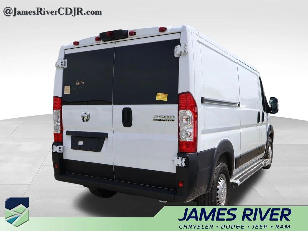 Used 2025 White Ram Base image 15