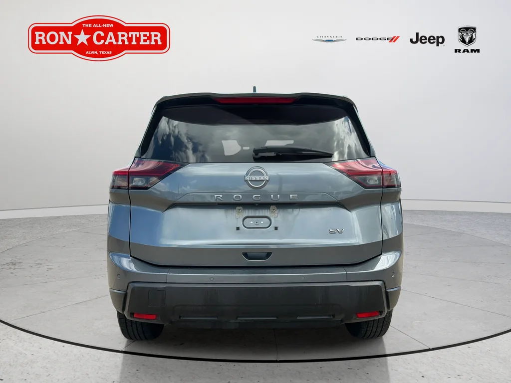 Used 2024 Gray Nissan SV image 5