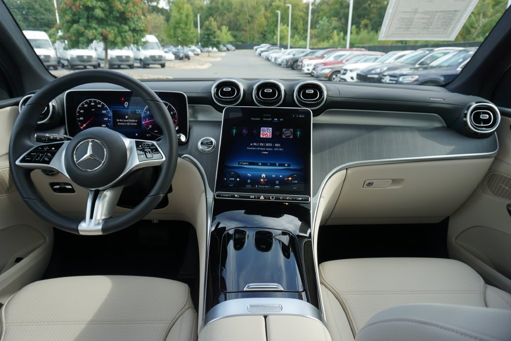 Certified Used 2024 Polar White Mercedes-Benz GLC 300 image 29