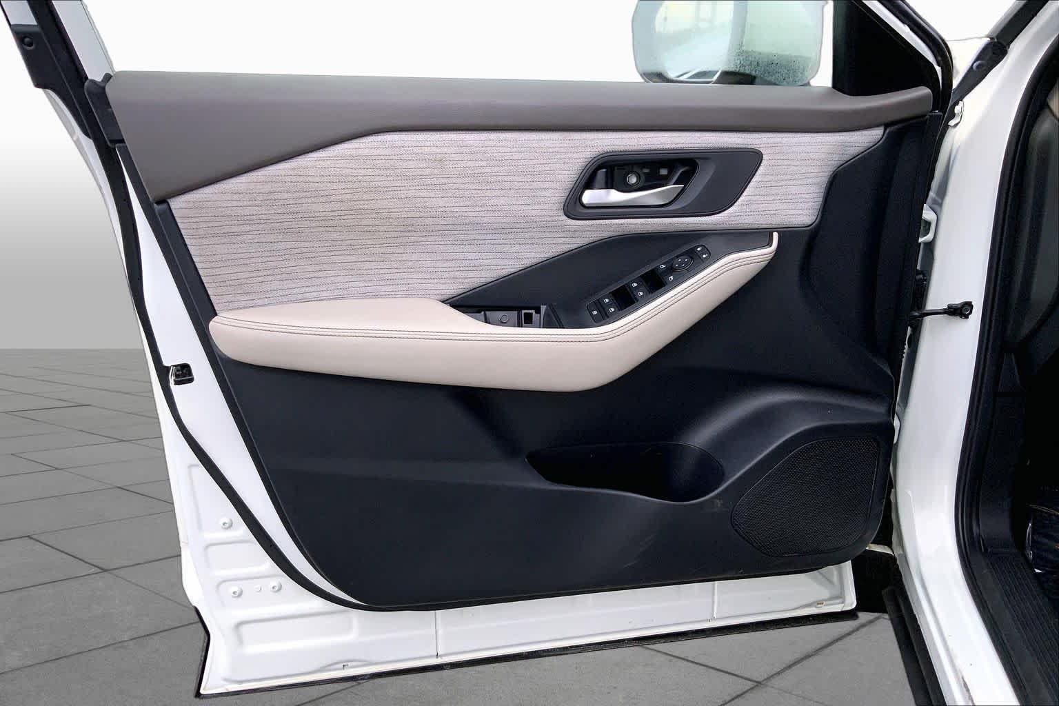 Used 2023 Pearl White Tricoat Nissan SV image 19
