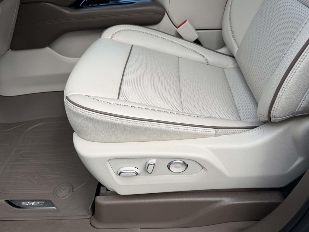 Used 2025 Blue GMC Denali image 17