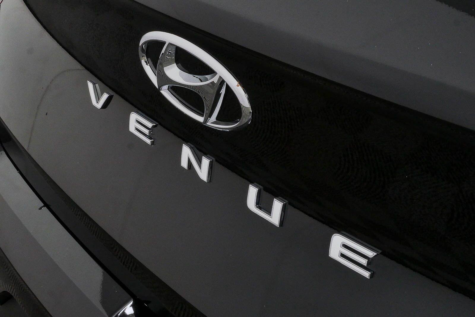 New 2026 Onyx Black Hyundai SE image 33