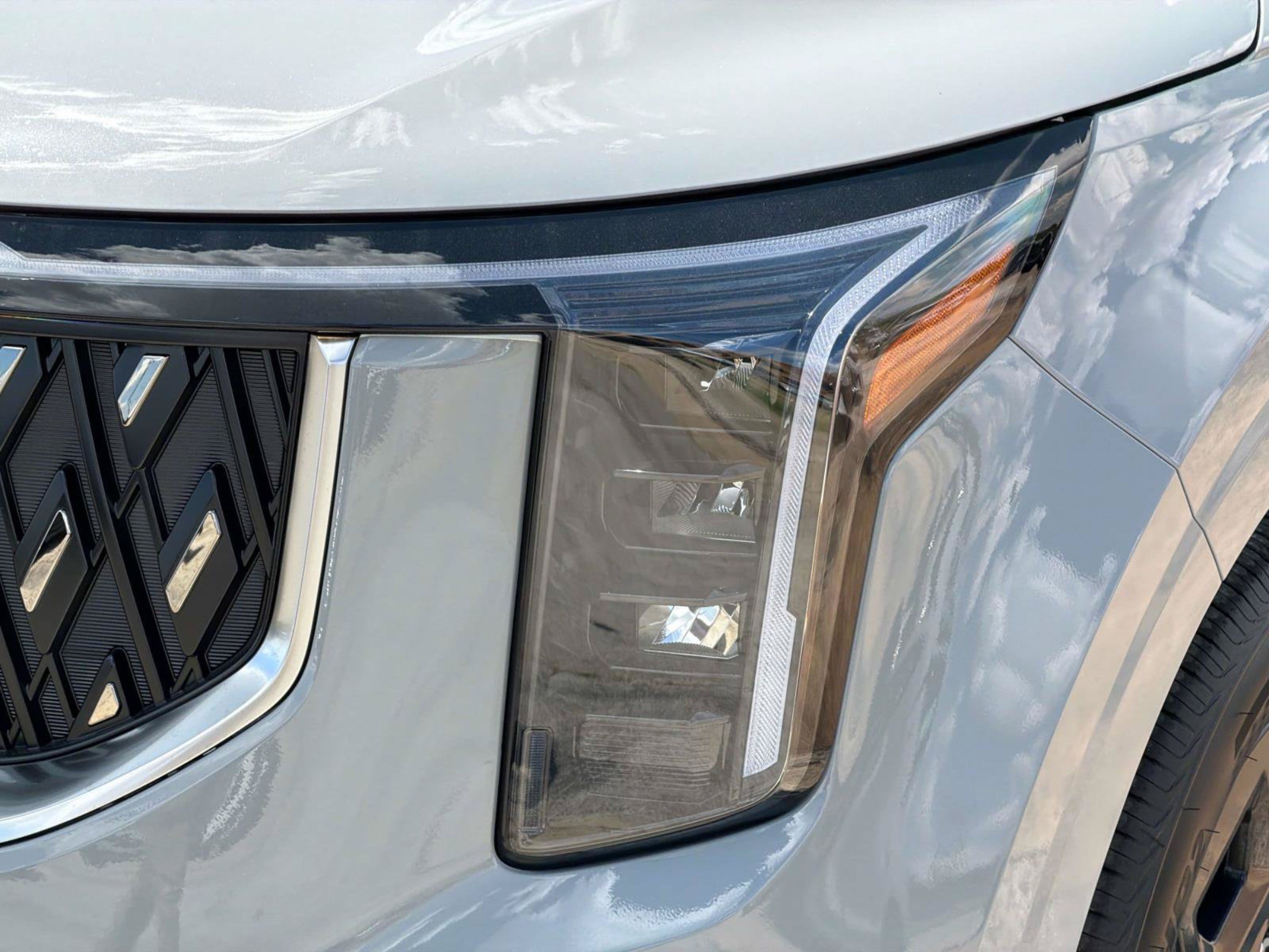 New 2027 Ceramic Silver Kia LX image 26