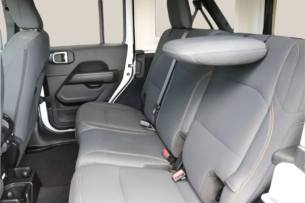 Used 2025 White Jeep Sahara image 15