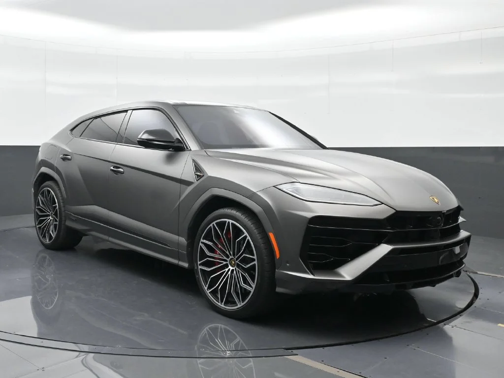 Used 2025 Gray Lamborghini SE image 13